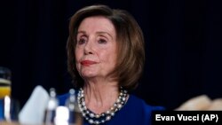 نانسی پلوسی، رئیس مجلس نمایندگان آمریکا می‌گوید قانون جدید امنیت ملی هنگ کنگ به منزله نابودی آزادی‌هایی است که چین قول آن را داده بود