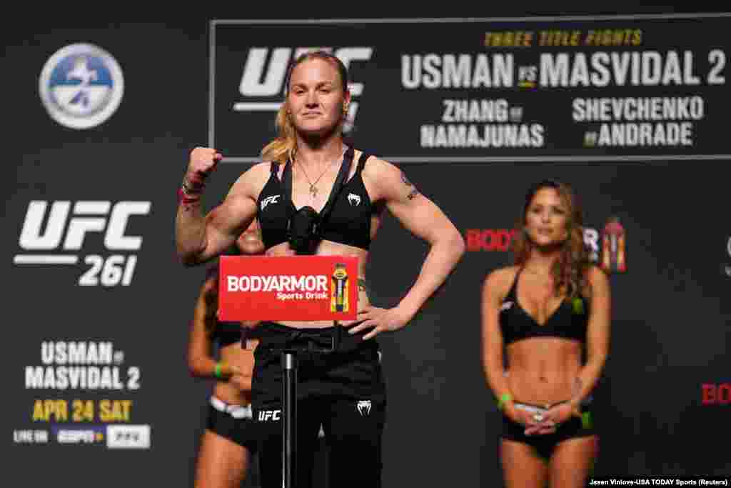 Валентина Шевченко - эл аралык аренада Кыргызстандын атын таанытып келаткан спортчу. Беш жашында спортко аралашкан Шевченко муай-тай боюнча дүйнөнүн 11 жолку, кикбоксингдин К-1 түрүнөн дүйнөнүн үч жолку, таймаштын аралаш түрлөрү боюнча (ММА) дүйнөнүн эки жолку чемпиону болду.