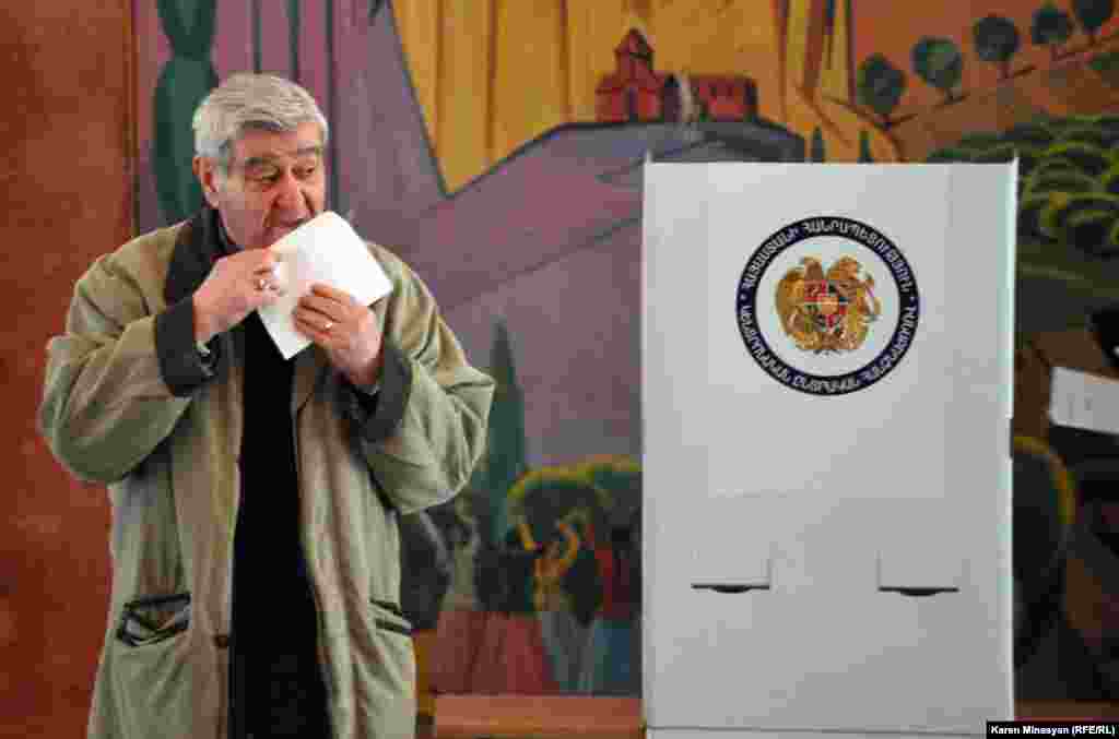 Armenia -- Presidential elections, 18Feb2013