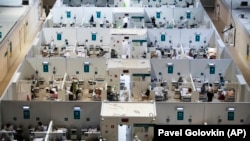 “Krylatskoýe” sport toplumynda koronawirusly näsaglar üçin gurlan wagtlaýyn keselhana. Moskwa, 2020-nji ýylyň 18-nji noýabry.