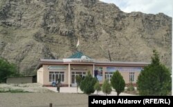 Täjigistanyň Woruh eksklawynyň administrasiýasy.