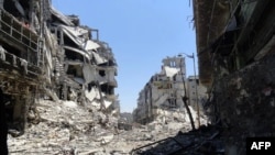 Syria - A handout picture released by the Syrian opposition's Shaam News Network on July 27, 2012 shows destruction in the Juret al-Shayah district of the central city of Homs, 27Jul2012