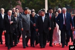 Прэзыдэнт Расеі Ўладзімір Пуцін, лідэр Кітаю Сі Цзіньпін, лідэр КНДР Кім Чэн Ын і Аляксандр Лукашэнка прыбылі на вайсковы парад. Пэкін, 3 верасьня 2025 году