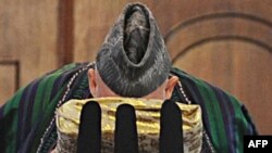 حامد کرزی روز پنج‌شنبه برای دور دوم ریاست جمهوری سوگند یاد کرد.