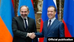 Никол Пашинян и Дмитрий Медведев (архив)