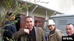 Жашылдар партиясынын лидери Эркин Бөлөкбаев кезектеги суракка кирип баратат