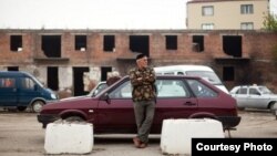 Соьлж-ГIала. Ца ваьллачу денна хилла таксист. Болх ца карориг дукха хьолехь шен машенца даккха гIоьрту напха.