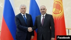 Нурланбек Тургунбек уулу менен Вячеслав Володин.