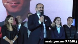 Премьер-министр Армении Никол Пашинян выступает на предвыборном митинге блока «Мой шаг», Ереван, 20 сентября 2018 г.
