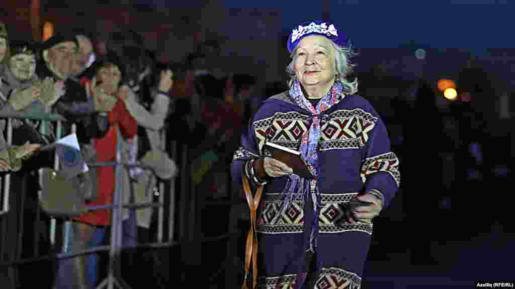 Камал театры каршында яңа сезон ачу тантанасы. Асия Галиева.&nbsp;