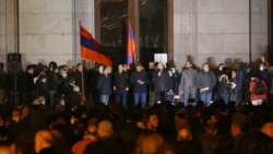 Что происходит в Армении спустя неделю после подписания мирного договора по Карабаху