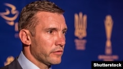 Щоб компенсувати кадрові втрати, головний тренер збірної України Андрій Шевченко (на фото) викликав до команди трьох футболістів із молодіжної збірної