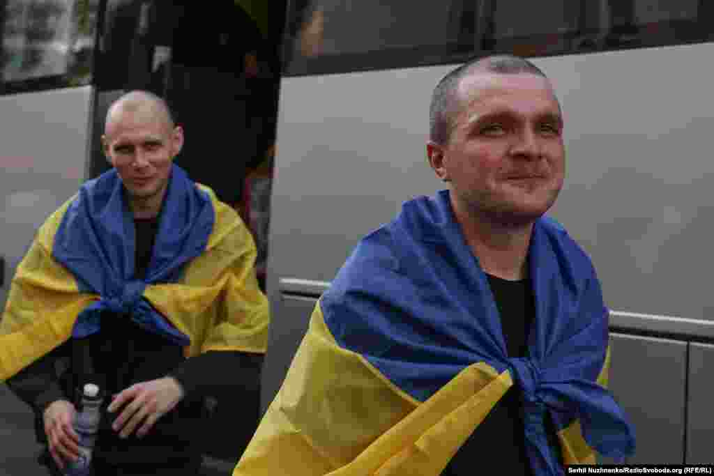 Звільнені з російського полону українські військові