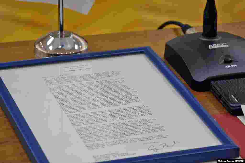 Ал мынау сол хаттың Алматыдағы көрменің ашылуынан кейін дөңгелек үстел жиынында АҚШ бас консулы президент архиві директорына табыс еткен көшірмесі. &nbsp; &nbsp;