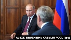 В абхазском обществе сделали вывод, что российский президент сейчас своим кратким визитом, прежде всего, поддержал абхазского коллегу