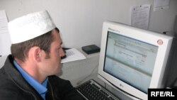 Мониторга күп нәрсә сыя. Хәбәрләр дә, аудиоязмалар да, китапханә дә.