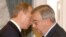 Владимир Путин (слева) и Евгений Примаков