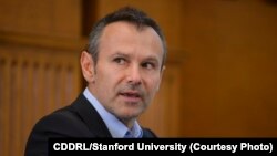 Лідер гурту «Океан Ельзи» Святослав Вакарчук презентував 16 червня політичну партію «Голос» 