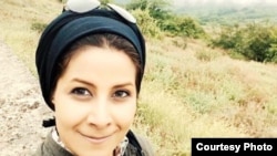 ظاهرا خانم تائید فقط به اتهام بهایی بودن دستگیر و محاکمه شده است.