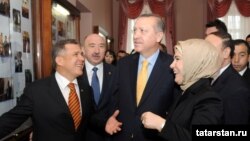 Эрдоган Төркиянең премьер-министры булган вакытта Казанга килгән иде. 17 март, 2011 ел