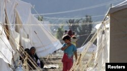 Более 2,4 тыс. беженцев из Сирии нашли приют в двух временных лагерях, созданных в приграничных районах Турции