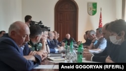 Члены штаба на сегодняшнем заседании в основном звучали отчеты о проделанной работе