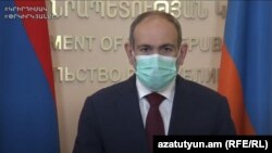 Премьер-министр Никол Пашинян в ходе брифинга, 11 июня 2020 г.