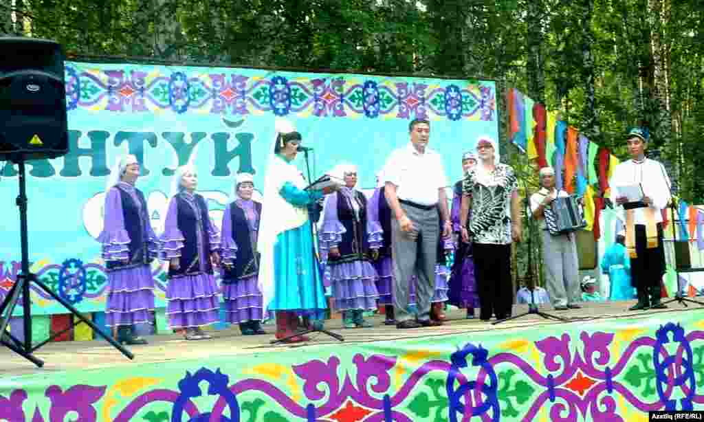 Район башлыгы сәламли (уртада)