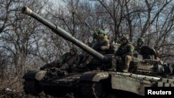 «Сили оборони – ЗСУ, прикордонники, підрозділи Нацгвардії – тримають оборону в Бахмуті», заявив речник Східного угруповання