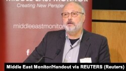 Маркум Жамал Хашогжи. Лондондо Middle East Monitor  уюму уюштурган иш-чарада сүйлөп жатат. 