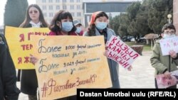 Ош шаарындагы «Аялдардын тилектештик маршы". 2021-жыл, 8-март.  

