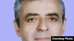 کوروش زعيم می گويد که کميته دفاع از انتخابات آزاد، انتخابات مجلس هشتم را مخدوش می داند.