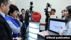 Президент Роза Отунбаева Маалымат технологияларынын биринчи форумунда, 26-ноябрь.