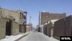 زاهدان از جمله شهرهایی است که به گفته ساکنانش با فقری عمیق دست و پنجه نرم می کند.