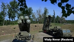 Орусиянын С-400 зениттик ракеталык комплекстери.