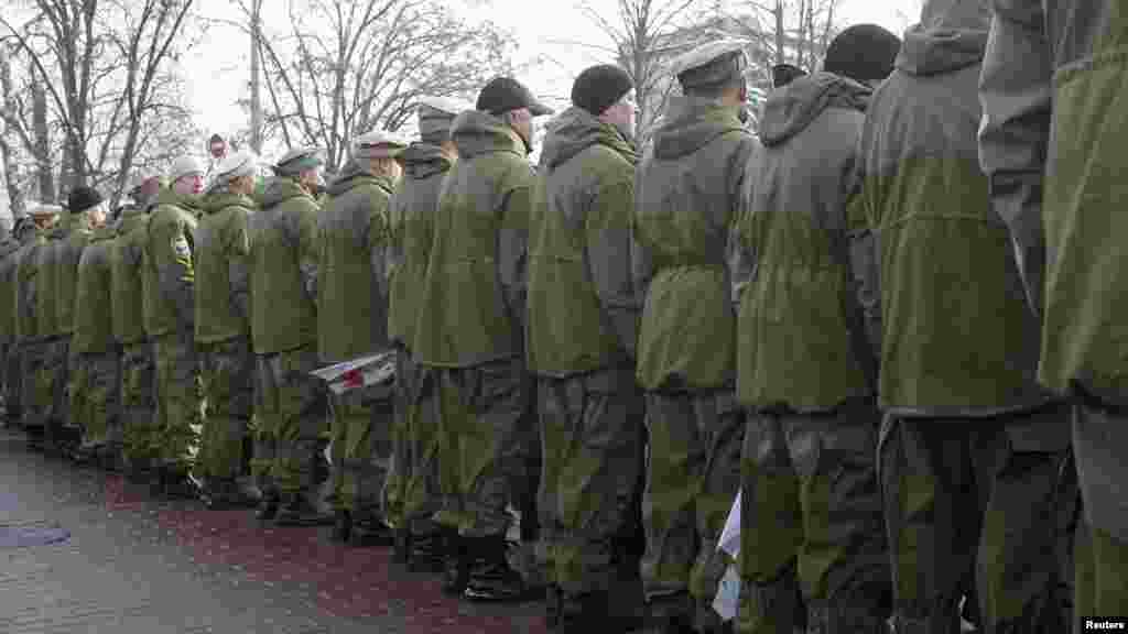 Киевта 15 февральдә Украина президенты Виктор Янукович Әфган сугышы корбаннары һәйкәленә чәчәк салганда Әфган сугышы ветераннары аңа карап тезелеп баскан. Бу чара вакытында ветераннар Януковичка ачыктан-ачык хөрмәтсезлек күрсәтте.