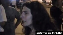 Арсине Ханджян на улице Баграмяна в Ереване, 29 июня 2015 г. 
