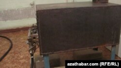 Ýaşaýjylar gaz peçleri bilen jaýlaryny ýyladýarlar.