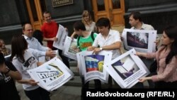 Акція протесту журналістів з нагоди річниці закону «Про доступ до публічної інформації», 2012 рік