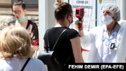 Բոսնիա և Հերցեգովինա - Կորոնավիրուսի ախտորոշման կետ Սարաևոյի հիվանդանոցներից մեկում, 1-ը հուլիսի, 2020թ. 