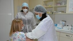 Koronavirus əleyhinə peyvənd  vurulması, arxiv foto