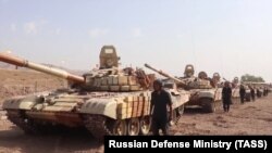 Täjigistan. Russiýanyň 201-nji harby bazasyndan, Owganystan bilen serhetleşýän “Harb-Maýdon” türgenleşik çägine tanklaryň geçiriliş pursady.