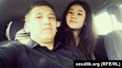 Илҳом ва Аноранинг Spark машинасида ўтириб олган селфиси. 