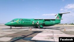 Самолет авиакомпании «Армения» в ереванском аэропорту «Звартноц»