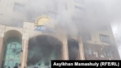 Пажар у офісе кіроўнай партыі Нур Атан. Алматы, 5 студзеня