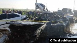 تصویری از بقایای خودروها در تصادف زنجیره‌ای بهبهان