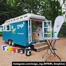 Підприємство Mags має власний пересувний музей вторсировини, бере участь у фестивалях і просвітницьких заходах