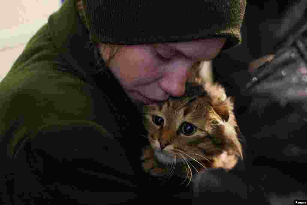 Украинада сугыш барган көнчыгышында Констатиновка шәһәреннән Павлоград шелтерына эвакуацияләү. 