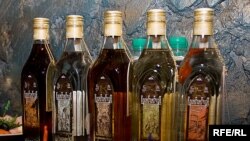 مشروبات دست ساز موجب مرگ و میر دست کم ۱۰ نفر در رشت شده است. عکس تزئینی است.