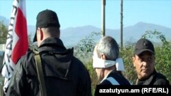 Armenia -- An Azerbaijani man is sent back to Azerbaijan after nearly one year in Armenian detention, 04Nov2010.